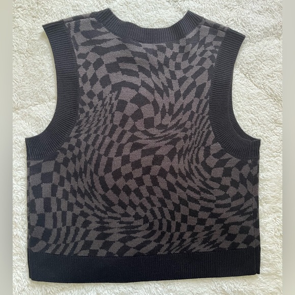 Patterned black vest - Picture 2 of 2